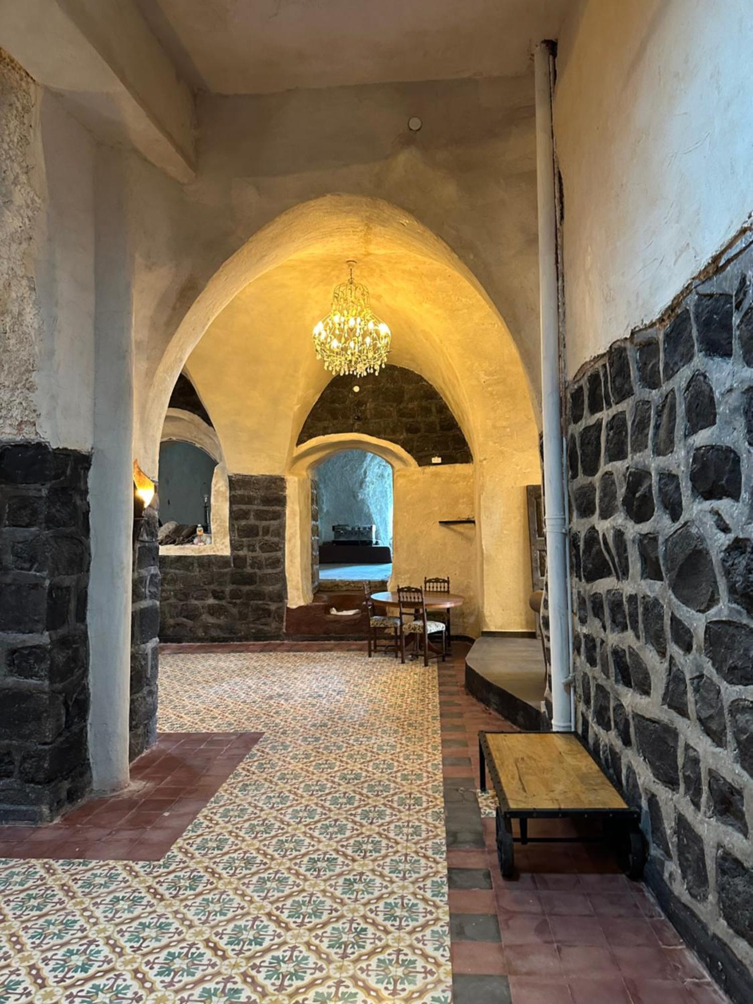 ホテル Dona Castle ティベリア エクステリア 写真